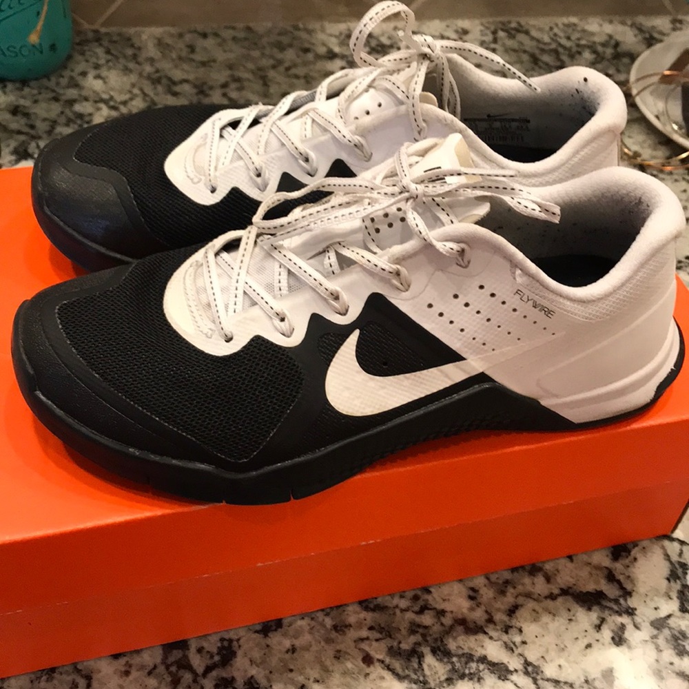 Nike Metcon 2-Black and white size 7.5 Women’s
